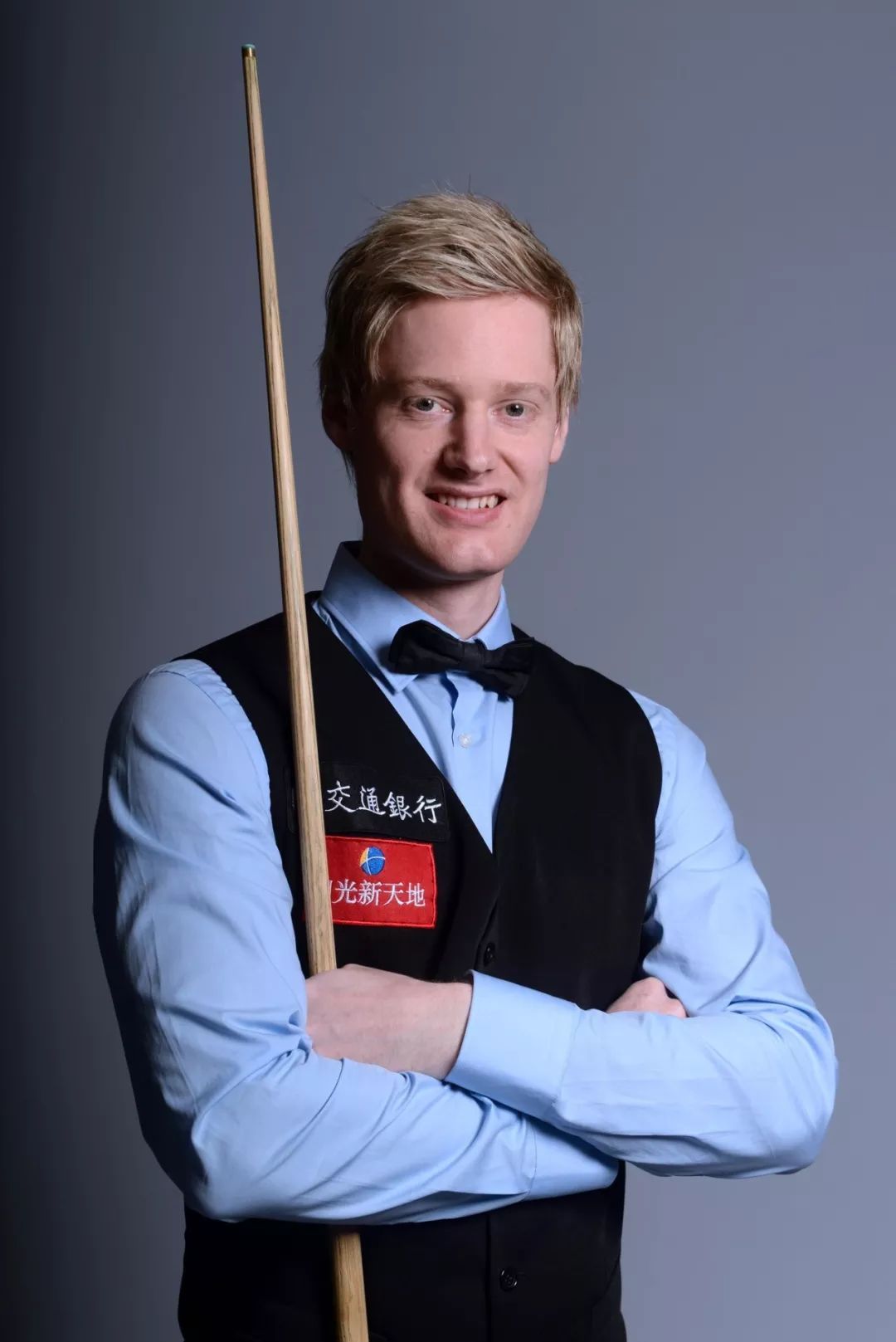 她更充分展 她更充分展